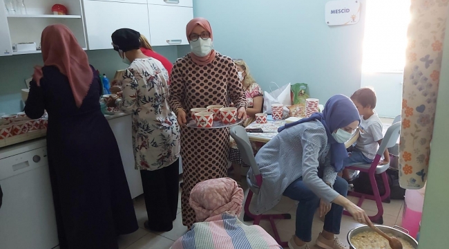 AK Parti Aliağa Kadın Kollarının organizasyonu ile aşure etkinliği düzenlendi