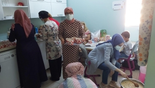 AK Parti Aliağa Kadın Kollarının organizasyonu ile aşure etkinliği düzenlendi