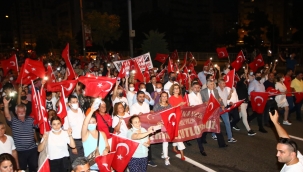 BİNLERCE YÜREK BİR OLDU, 30 AĞUSTOS COŞKUSUNU BAYRAKLI SOKAKLARINA TAŞIDI