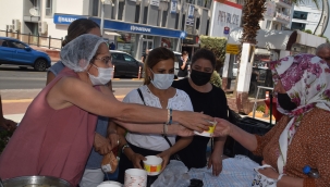 CHP Aliağa aşure dağıttı