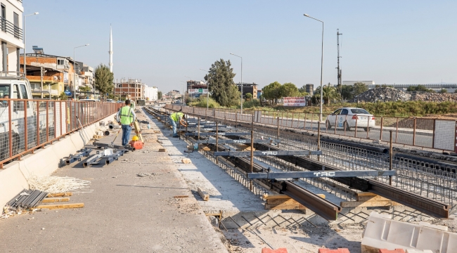 Çiğli Tramvayı'nda ilk raylar döşendi