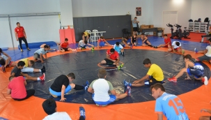 GELECEĞİN ŞAMPİYON GÜREŞÇİLERİ ALİAĞA'DA KAMPTA