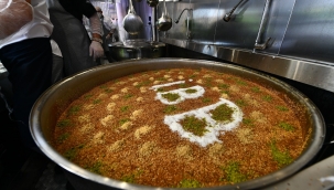 İzmir Büyükşehir Belediyesi 3 bin kişilik aşure dağıttı