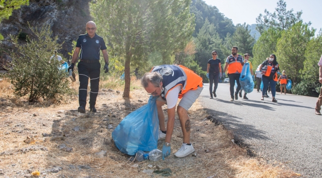 Ormanlık bölgelerden torbalarca atık toplandı