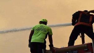 Üniversite öğrencileri destek için yangın bölgesine koştu