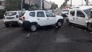 Aliağa'da kontrolden çıkan servis otobüsü korku yarattı.