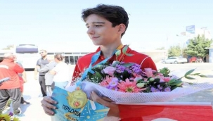 Bayraklılı güreşçi dünya şampiyonu oldu