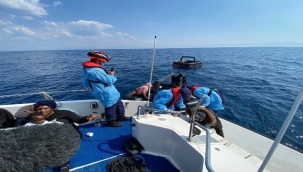 İzmir açıklarında 28 düzensiz göçmen kurtarıldı