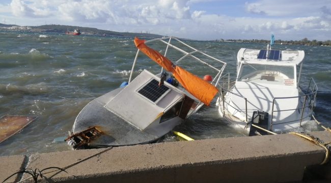 Aliağa'da fırtına nedeniyle tekneler battı