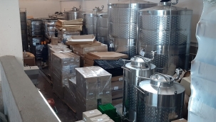 İzmir'de sahte içki operasyonu