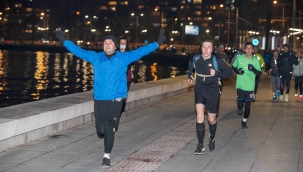 Başkan Soyer en uzun gecede İzmirlilerle birlikte koştu