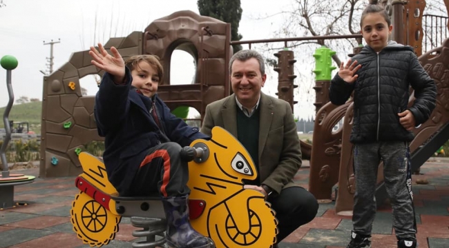 Bergama'da parklar baştan aşağı yenileniyor, çocuklar neşe doluyor