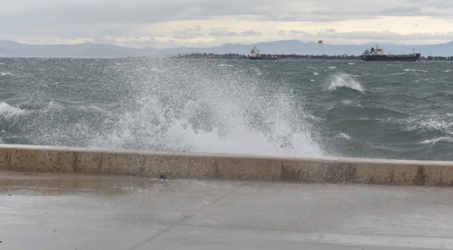 Aliağa'da Fırtına Etkisini Sürdürecek