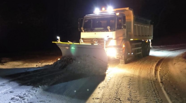 Beydağ Belediyesi karla mücadeleye devam ediyor