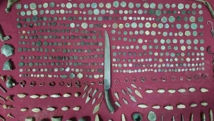 İzmir'de 744 parça tarihi eser ele geçirildi