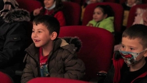 Kınık Belediyesinden Karne Hediyesi Çocuk Tiyatrosu