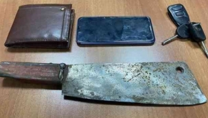 Satırla yaraladığı kişinin telefon, cüzdan ve kullandığı aracı gasp etti