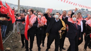 Kınık'ta 32'nci Geleneksel Deve Gösterisi Festivaline Yoğun İlgi 