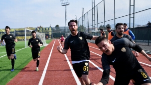 Şimşek, Aliağa'da çarpıldı