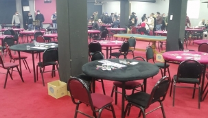 İzmir'de Depoda kumar oynayanlara baskın