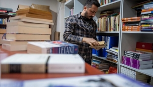 Akademisyen ve yazar Münci Kapani'nin 400 kitabını ailesi kampanyaya bağışladı