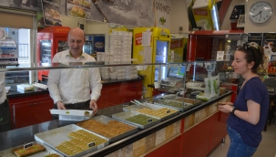 Aliağa 'da bayram öncesi baklava fiyatları! 