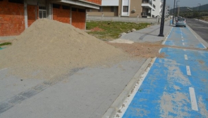 Aliağa'da bisiklet yolları işgal altında