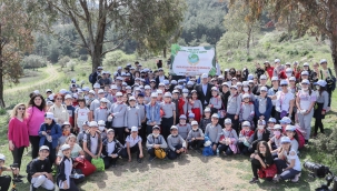 Aliağa'da Şenlik Havasında Orman Temizliği