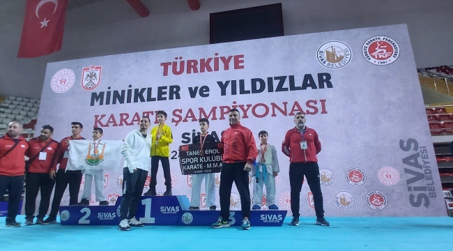  Aliağa' nın Gururu Karateciler Türkiye Şampiyonası'ndan Derece İle Ayrıldı