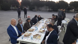 Alp Oğuz Anadolu Lisesinde iftar yemeği