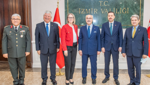 Başkan Vekili Özuslu, İzmir Valiliği'ndeki bayramlaşma törenine katıldı