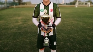 FUTBOL SAHASINDA KAHREDEN ÖLÜM