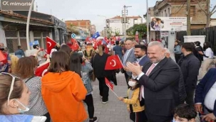 Menemen'de 23 nisan kutlamaları renkli kortejle başladı