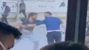 Otobüs şoförü ile taksicinin kavgasını ayırmak isteyen vatandaş bıçaklandı