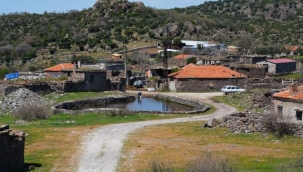 Terk edilen köy yapımcıların gözdesi oldu