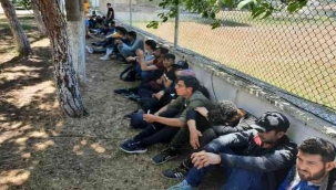 İzmir'de 237 düzensiz göçmen ile 10 insan kaçakçısı yakalandı