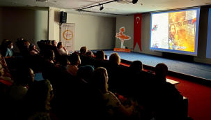 "Mahallemizin Kadınları Sinema Yapıyor" projesi ilk mezunlarını verdi