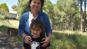 6 yaşında İstiklal Marşı'nın 10 kıtasını hatasız okuyor