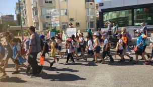 Aliağa Cumhuriyet İlkokulu Öğrencilerinden "Temiz çevre, temiz gelecek" Etkinliği