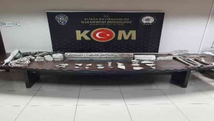 Bergama'da kaçak kazı yapılan iki eve polisten baskın: 2 gözaltı