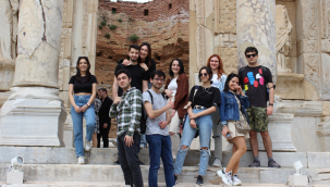 Gençler İzmir'i gezdi