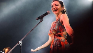 Öykü Gürman Bergama'yı coşturdu.