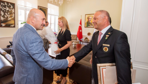 Başkan Soyer'e teşekkür ziyareti