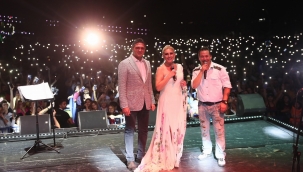 Nostalji Kraliçesi Muazzez Ersoy Aliağalılar İçin Söyledi