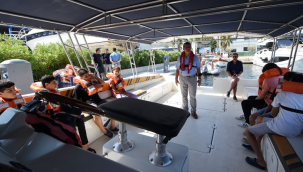 Çocuklar yazın keyfini yüzme dersleriyle çıkarıyor