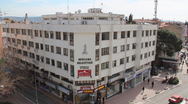 Deprem nedeniyle boşaltılan Bergama belediye binası için karar bu ay sonunda verilecek 