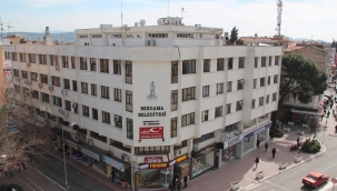 Deprem nedeniyle boşaltılan Bergama belediye binası için karar bu ay sonunda verilecek 
