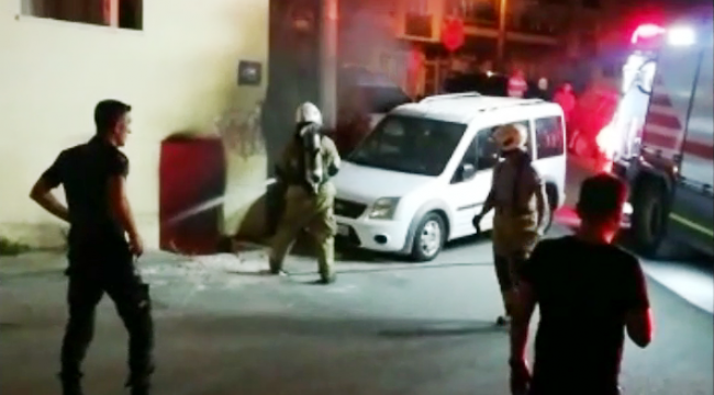 Aliağa'da Terk Edilmiş Binada Çıkan Yangın Korkuttu
