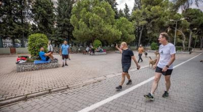 Başkan Soyer ile Büyükelçi Meyer-Landrut Otomobilsiz Kent Günü'ne yürüyerek başladı