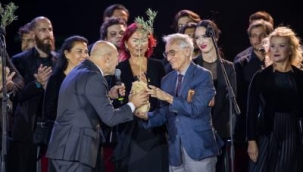 Bergama'daki tarihi gecede Başkan Soyer'den çağrı "Sunağımızı geri istiyoruz"